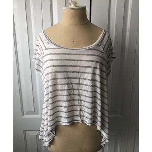 LF EMMA & SAM CROP TOP SIZE SMALL PRE OWNED